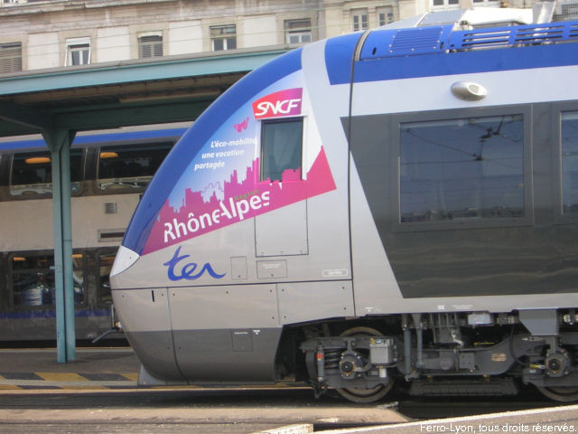 Rame AGC B 82567/568 lors de sa présentation à Lyon-Perrache le 4 avril 2009