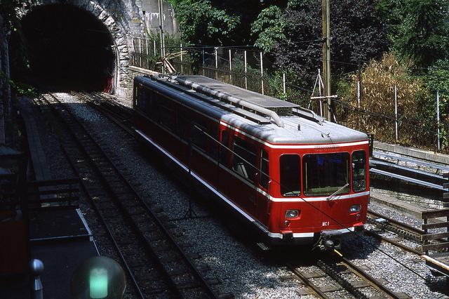 Rame MC1 quittant la station Croix-Paquet en 1983 (CC-by-sa, jhm0284)