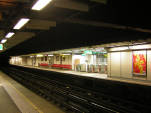 Les quais de la station de métro