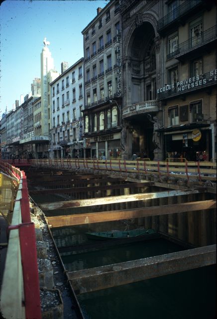 Vue du chantier du métro rue de la République en janvier 1975 (CC-by-nc-nd, Lanaud René)