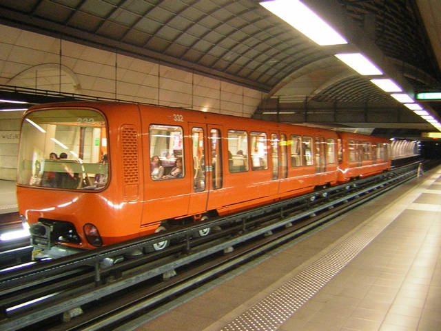 Rame MPL85 n°331-332 à la station Vieux Lyon (août 2007)