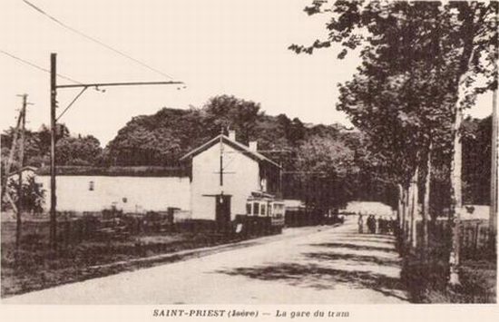 Tram n°35 de l’OTL en gare de Saint-Priest – TOD