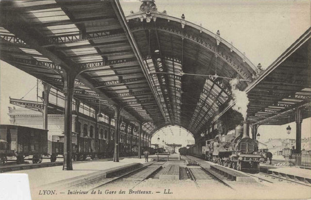 Vue générale du bâtiment et de la halle de la gare des Brotteaux (Archives municipales de Lyon)