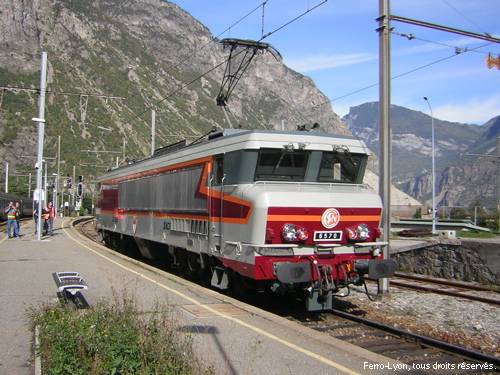Manœuvre de la CC6570 en gare de Saint-Jean-de-Maurienne
