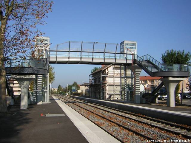 Saint-André, vue en direction de Bourg-en-Bresse depuis le quai de la voie de Lyon à Bourg