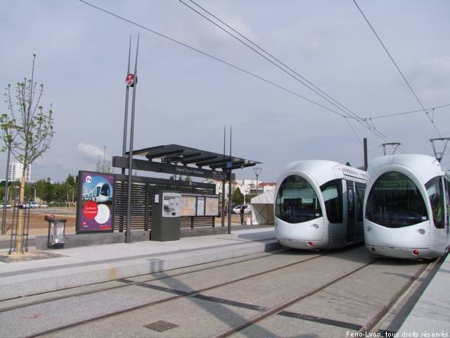 Les rames n°866 et 862 en station Hôpital Feyzin Vénissieux