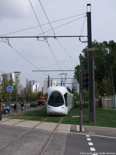 Rame n°858 en avant-gare de la station Hôpital Feyzin Vénissieux
