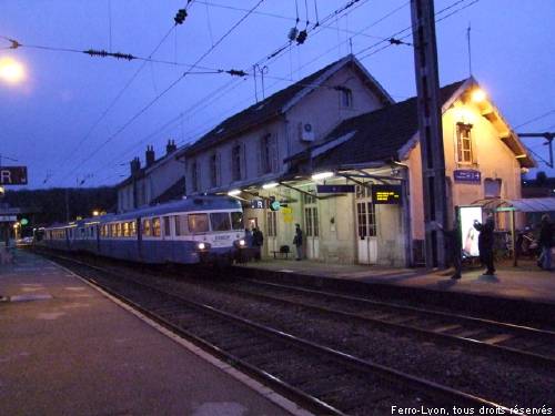 X2800 spécial en gare de Mouchard