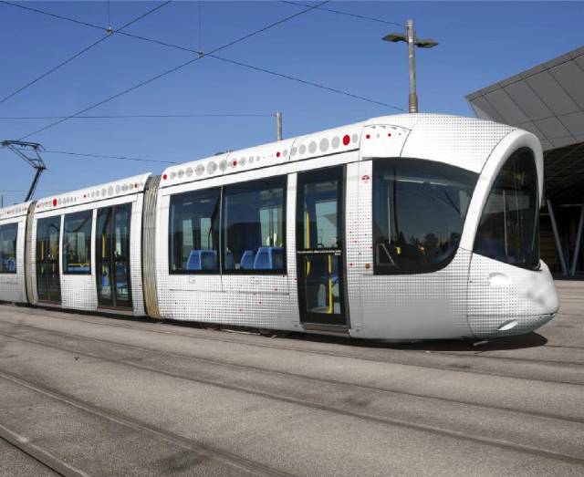 Tramway en nouvelle livrée à UTT (doc. SyTRAL)