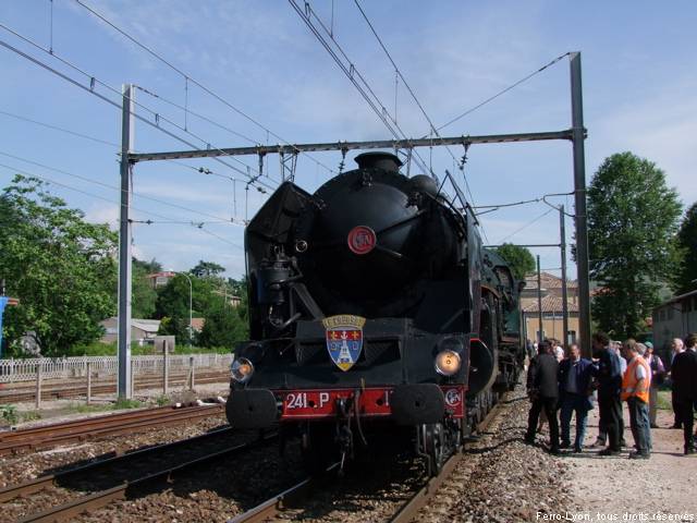 241P17 en gare de Tournon