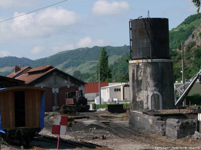 Vue du dépôt du CFV à Tournon