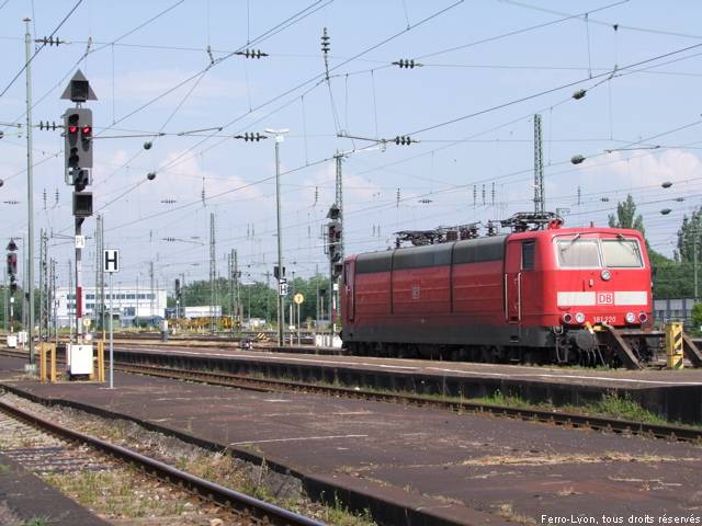 Locomotive 181 220 de la DB en gare de Karlsruhe, juillet 2010