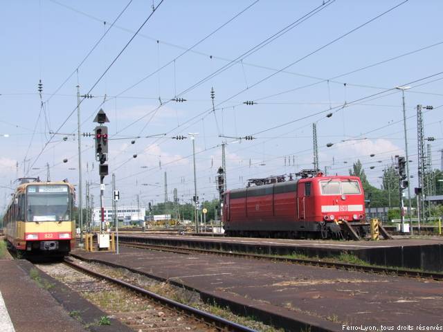 Tramway de la ligne S31 entrant en gare de Karlsruhe, juillet 2010