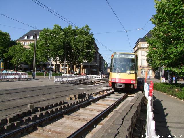 Tramway de la ligne S1 entrant dans la Poststraße, Karlsruhe, juillet 2010