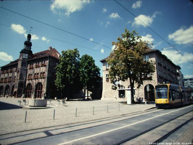 Rame de tramway Combino Siemens à la station Rathaus, Nordhausen, juillet 2010