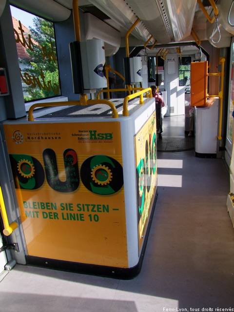 Intérieur d’une rame Combino Duo avec le compartiment du moteur diesel, Nordhausen, juillet 2010