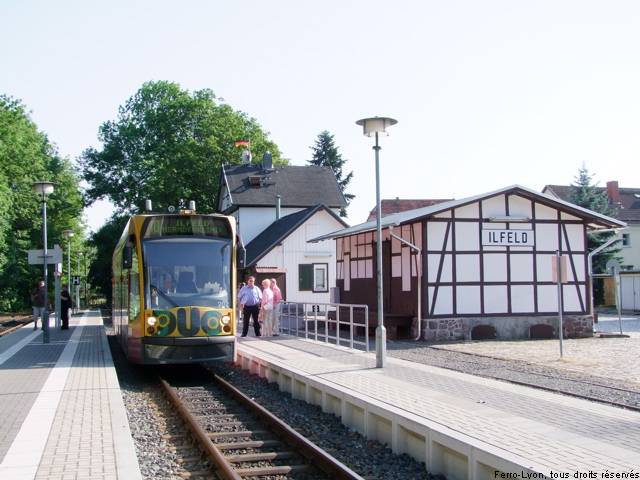 Rame Combino Duo en gare (non électrifiée) d’Ilfeld, juillet 2010