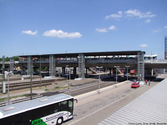 Fribourg-en-Brisgau, station de tramway Hauptbahnhof, juillet 2010