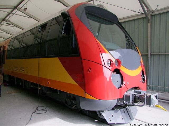 Autorail AMP 800 dans le dépôt provisoire d’Annot