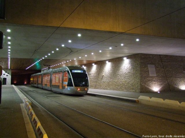 Nice, un tram au terminus de Las Planas