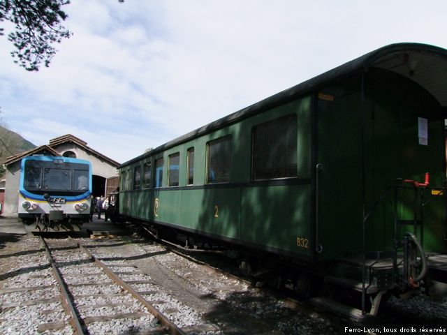 Puget-Théniers, l’autorail X307 au dépôt du GECP