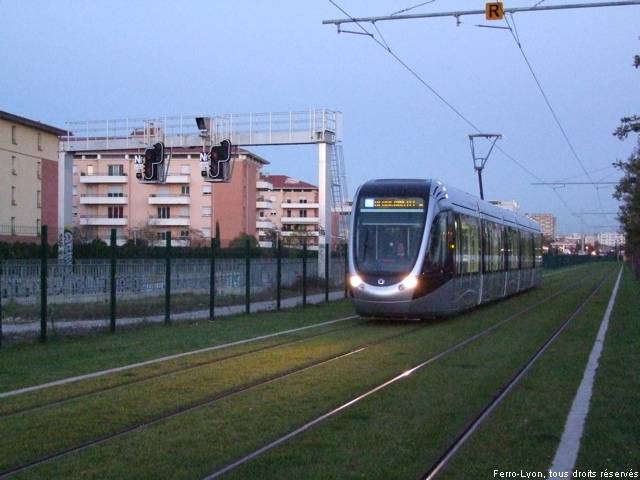Toulouse, rame longeant la ligne SNCF de Toulouse à Auch