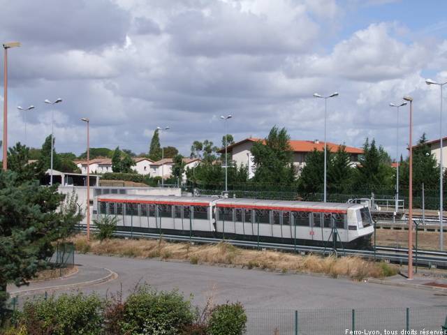Toulouse, rame H22 du métro sur la voie d’essais des ateliers de Basso-Cambo