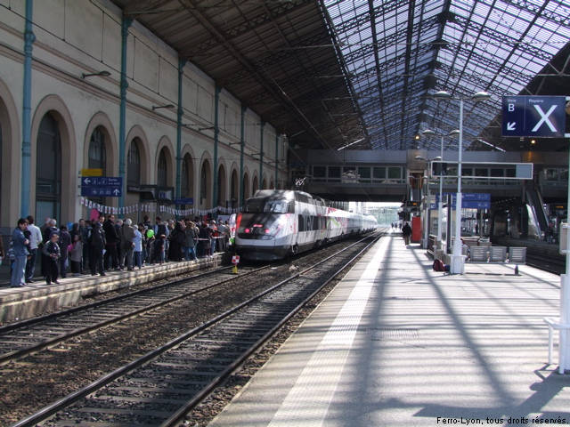 Vue générale de la rame et de la halle rénovée