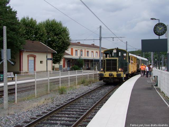 Train prêt au départ de L’Arbresle le 14 août 2011