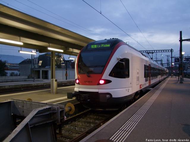 Gare de Genève-Cornavin, rame à destination de La Plaine
