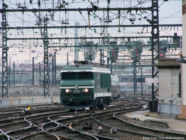 La CC 6558 en évolution sur le pont du Rhône