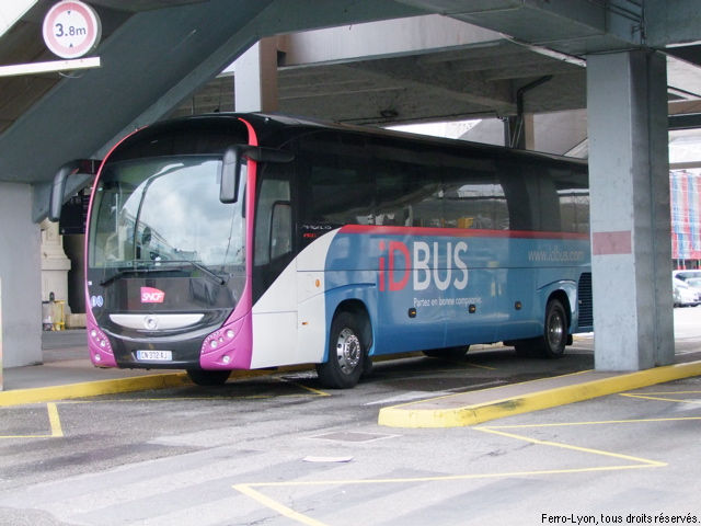 iD-bus stationné en gare de Lyon-Perrache