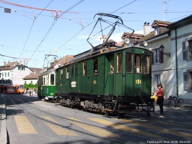 Tracteur n°151 à la station Armes