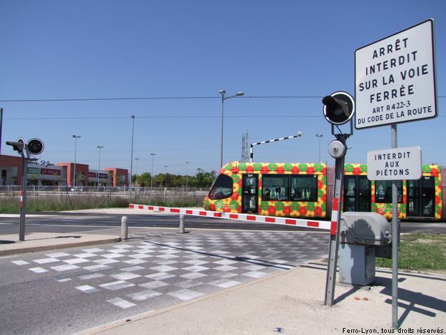 Tramway de Montpellier, ligne 2, passage à niveau de la route de Sète