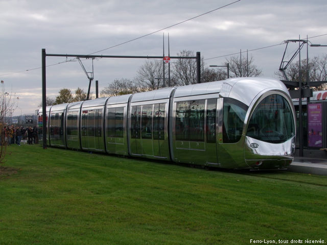 Rame n°875 au terminus d’Eurexpo
