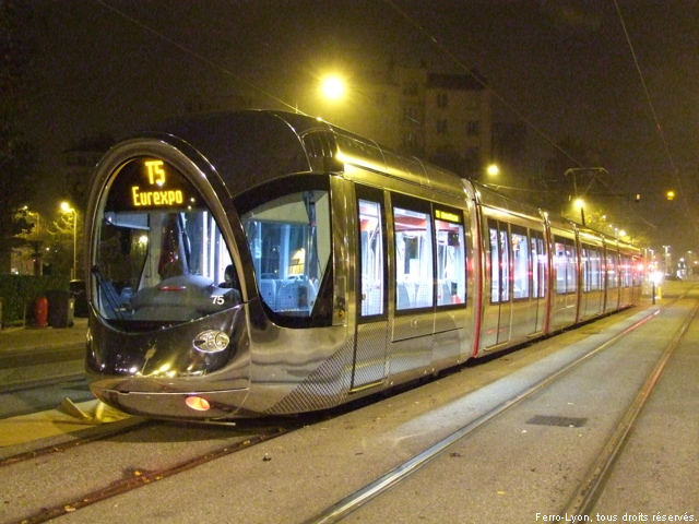 Vue de la rame 875 à Grange-Blanche