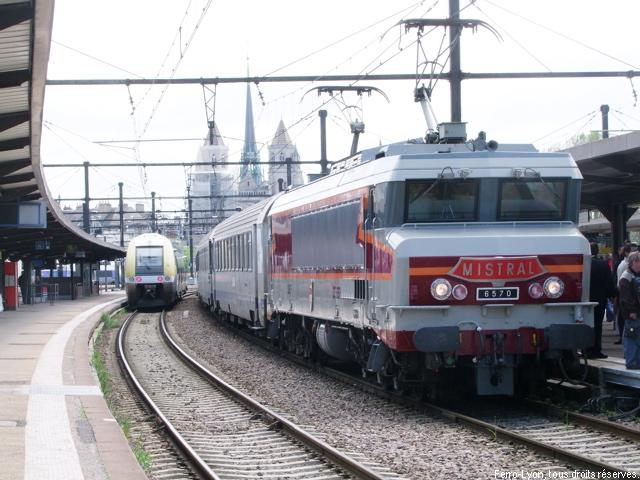 La CC 6570 à quai en gare de Dijon-Ville