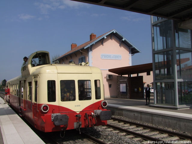 L’autorail X4039 en gare de Saint-André-de-Corcy
