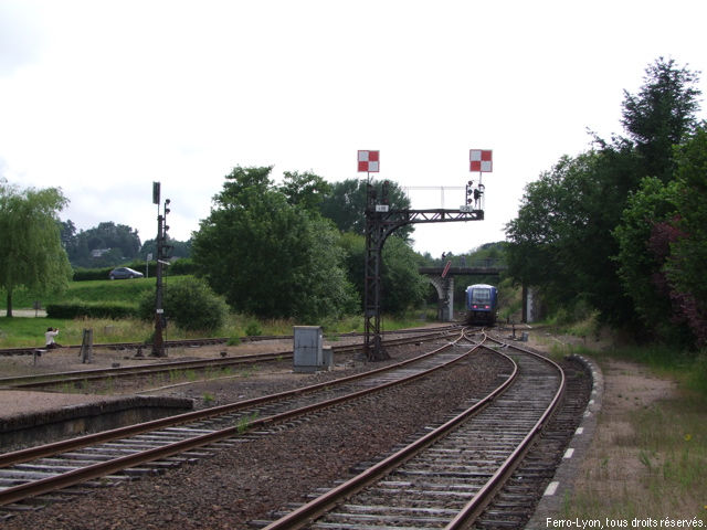 Gare d’Eygurandes – Merlines, le dernier autorail quitte la gare, 5 juillet 2014