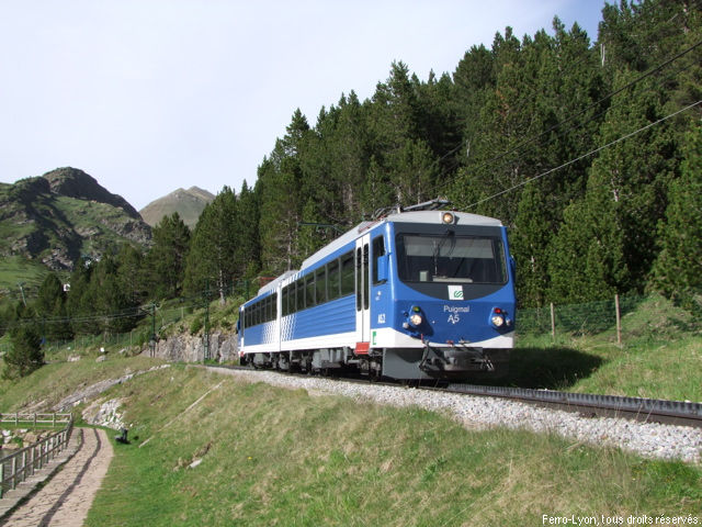 Vall de Núria, passage de la rame A5, juin 2014