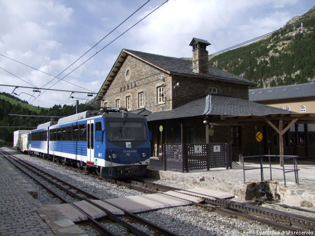 Gare de Núria, arrivée de la rame A6, juin 2014