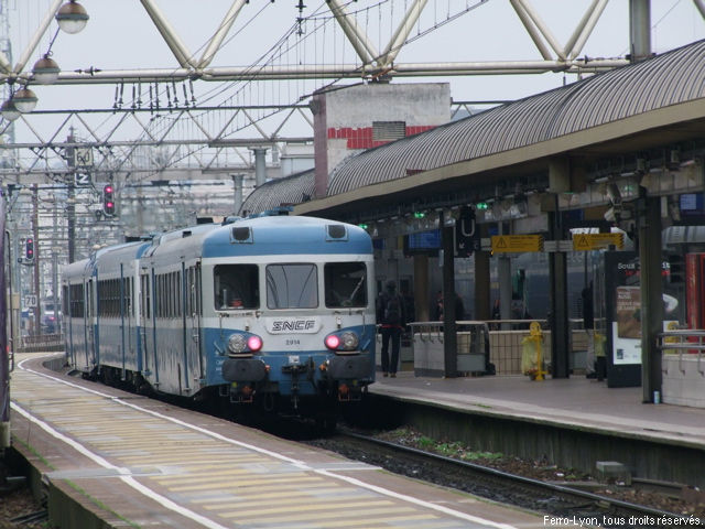La rame X 2819-XR 6091-X 2819 en gare de Lyon-Part-Dieu