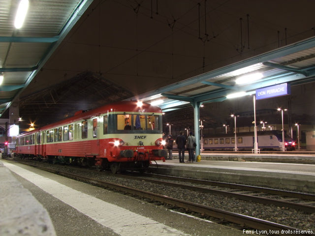 La rame X 4395 à quai en gare de Lyon-Perrache