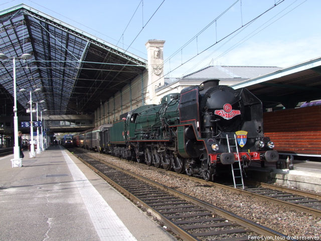 La 241P17 stationne à Lyon-Perrache voie A