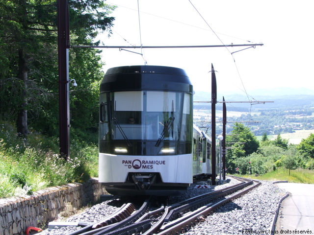 Train montant quittant l’évitement du chemin des muletiers