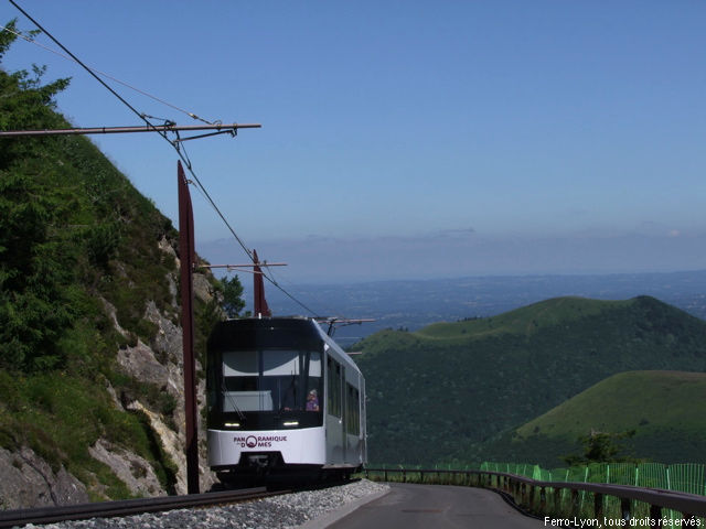 Train approchant du sommet