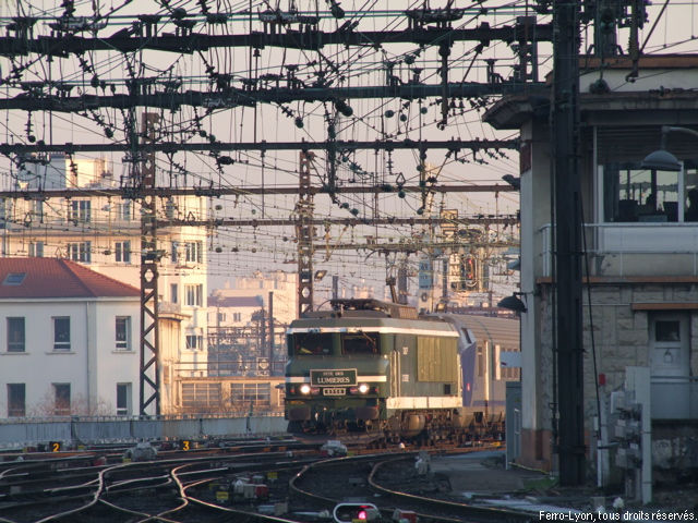 Train tracté par la CC 6558 arrivant à Lyon-Perrache