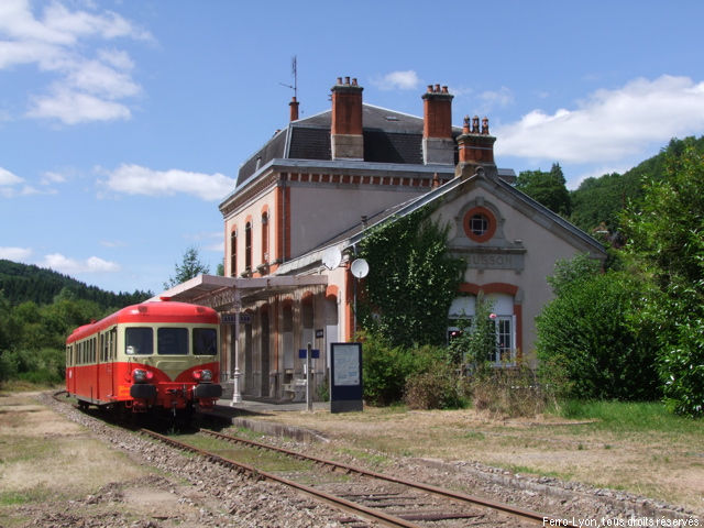 L’autorail X2844 en gare d’Aubusson