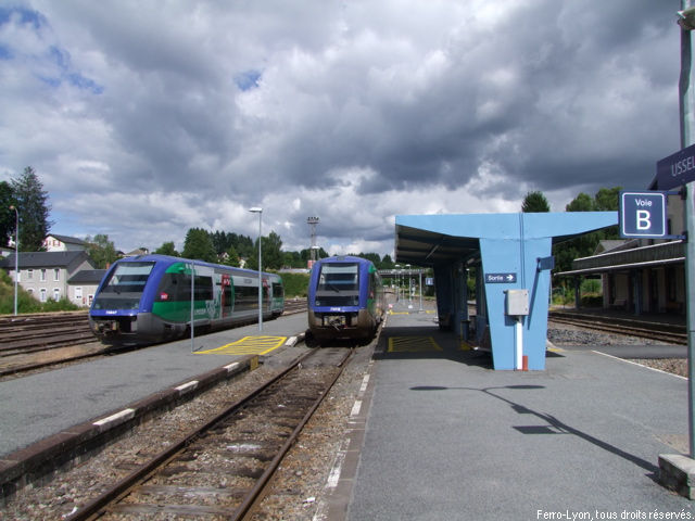 Les autorail X73518 et X73547 en gare d’Ussel