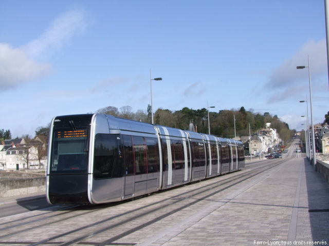 Tramway n°55 sur le pont Wilson